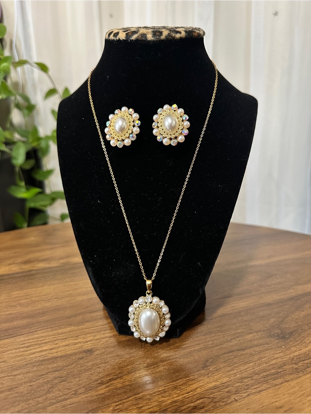 Gold Pearl Halo Pendant Necklace & Stud Earrings Set - Elegant Cream Pearls